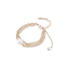 Classic Pearl-centered Clasp Bracelet