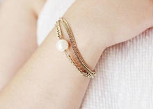 Classic Pearl-centered Clasp Bracelet